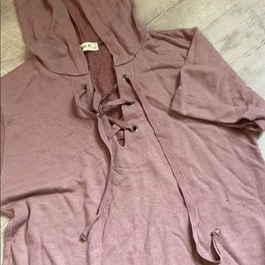 Cropped muave lace up t shirt